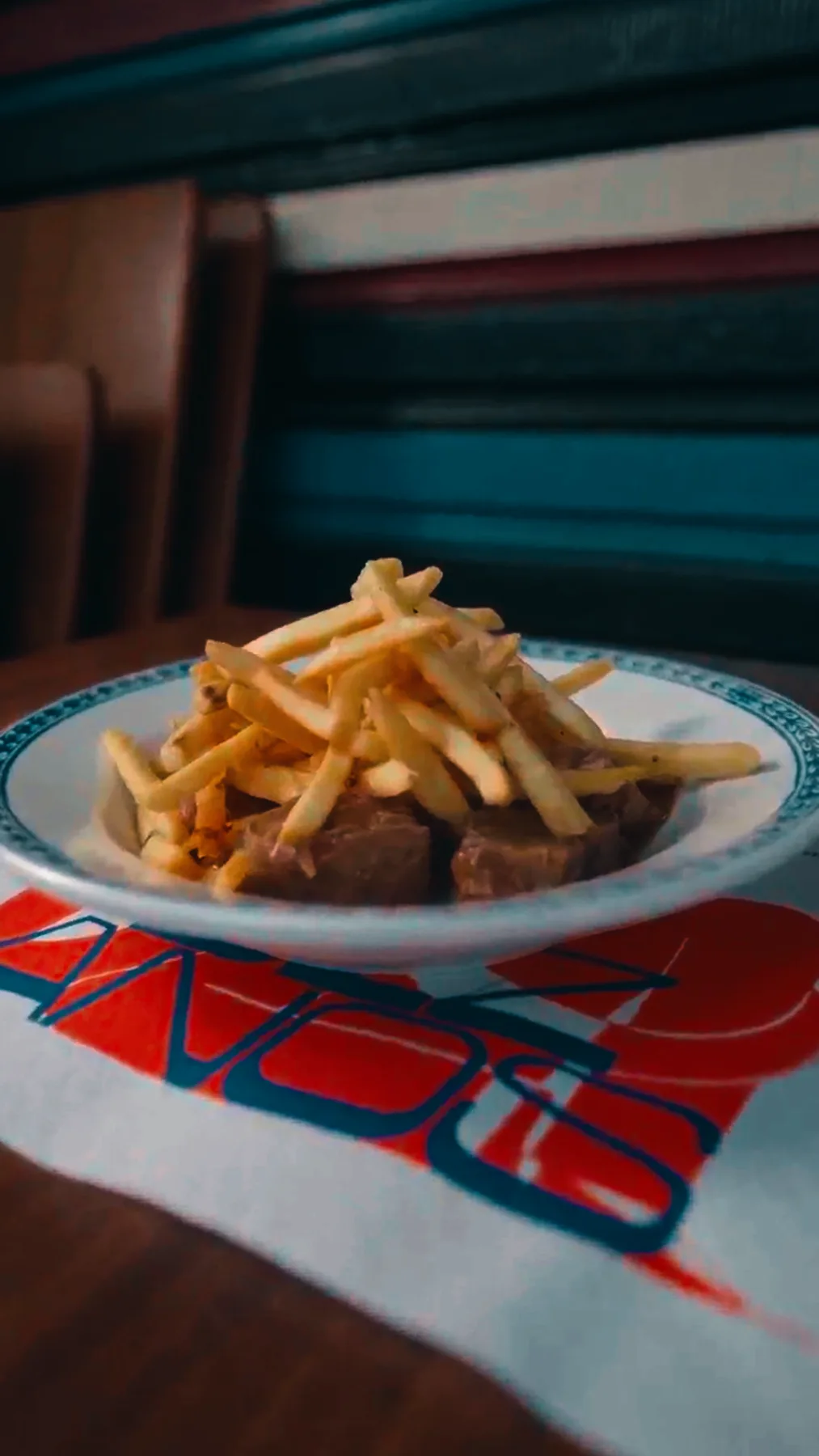 Foto oficial da carne de panela com fritas, prato fixo de terca-feira