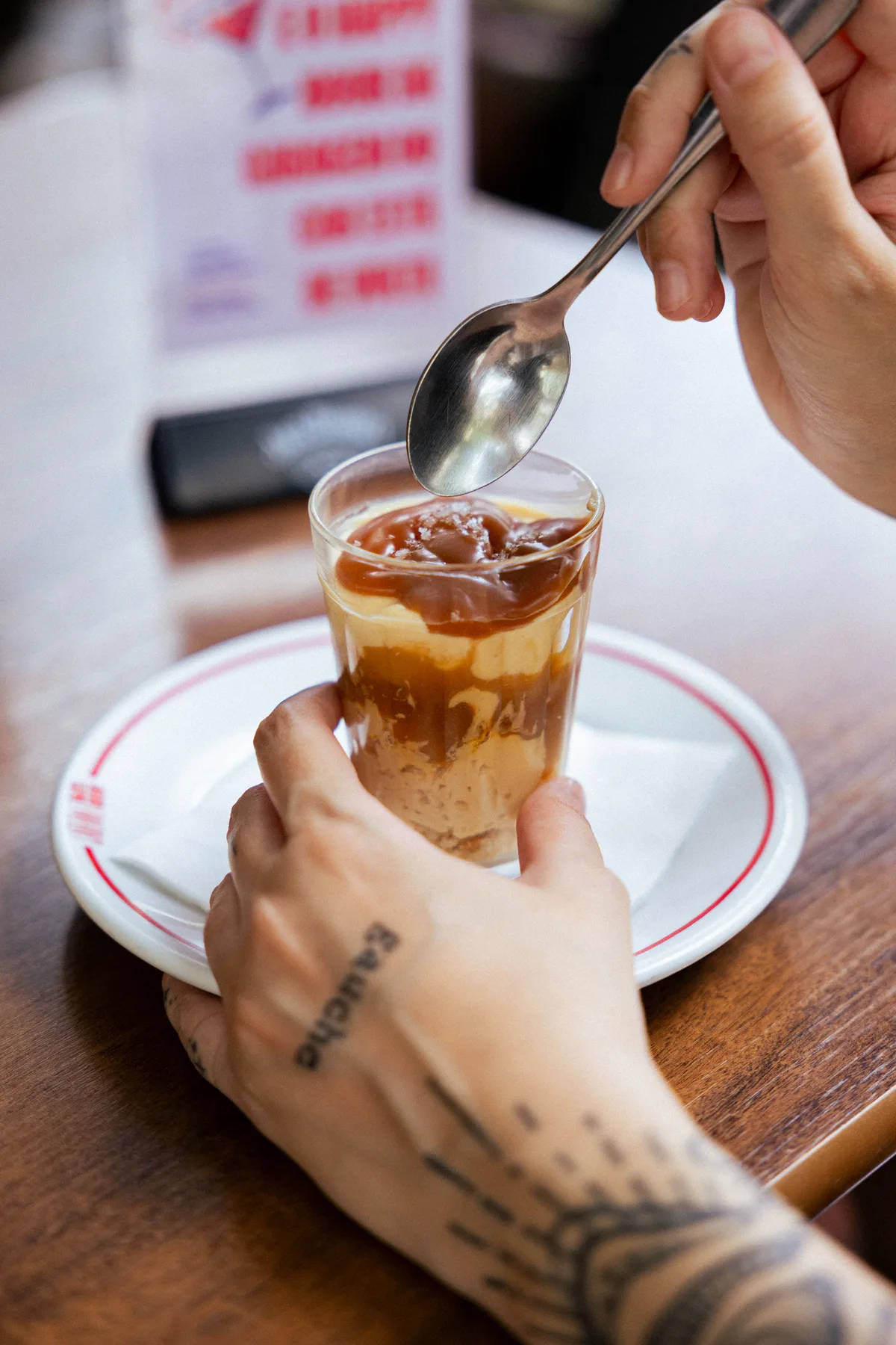 Foto oficial da mousse de doce de leite